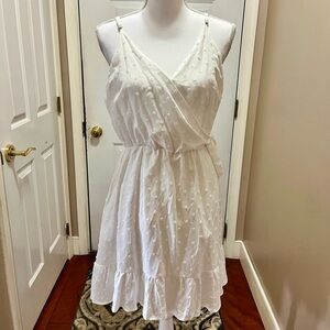 Gilli White V Neck Flowy Dress Size Medium